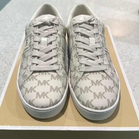 Juno Stripe Lace up Micheal Kors Heritage Canvas Size 6 and 7 - Picture 1 of 6
